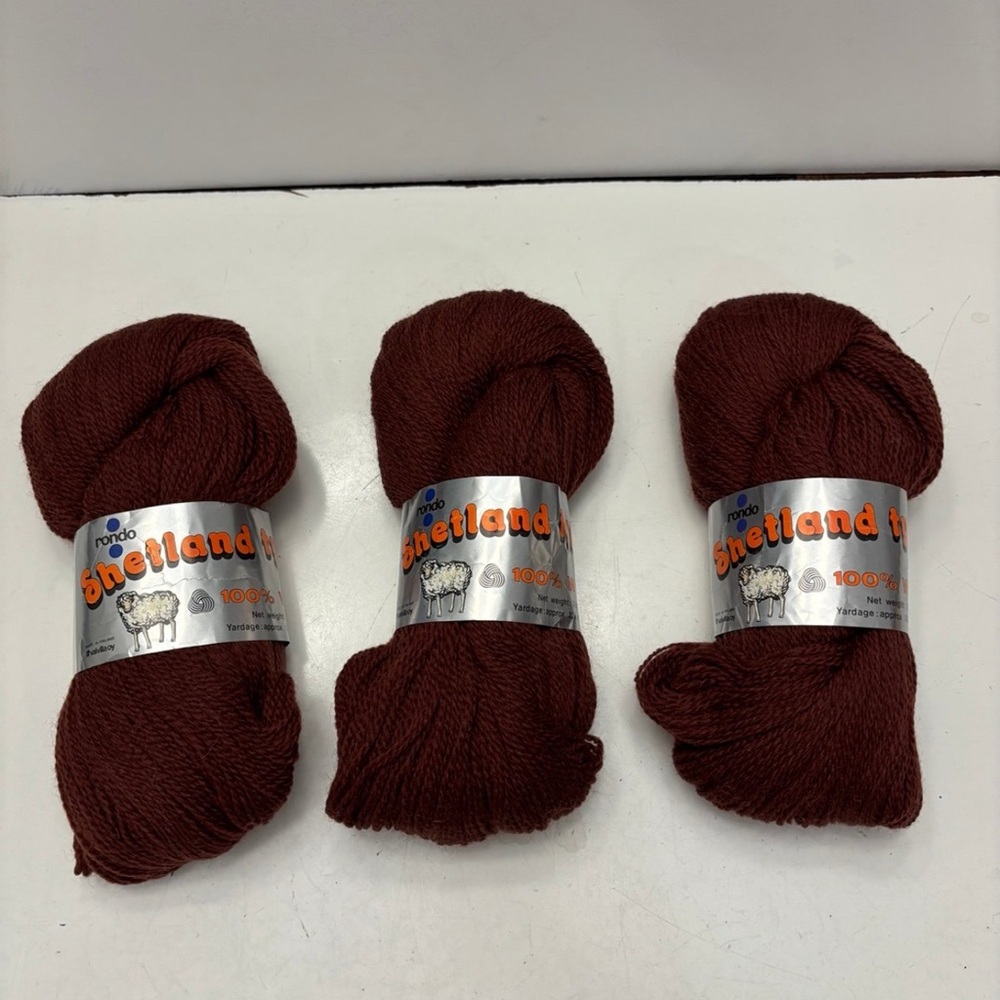 Rondo Shetland type yarn 328 yards NEW